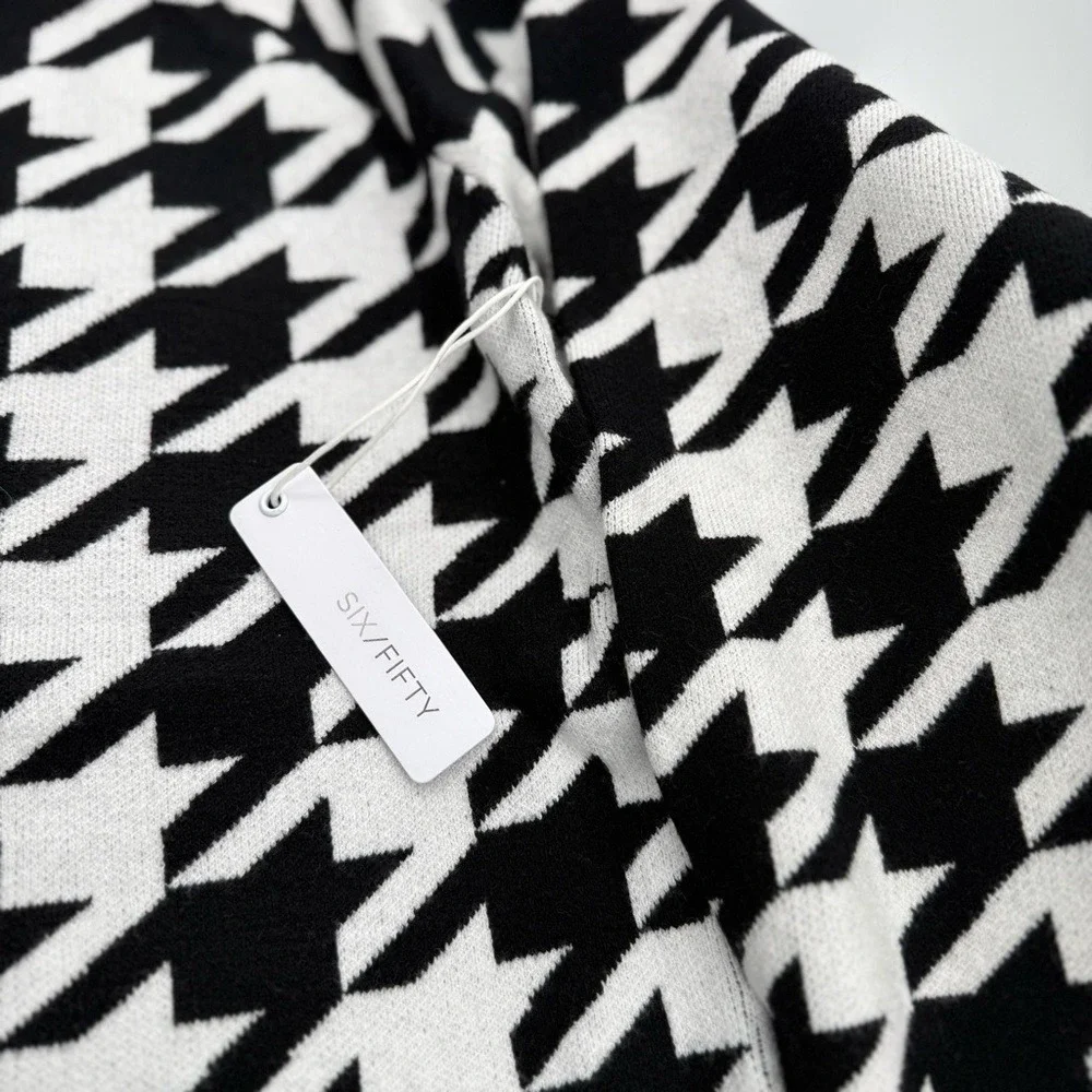 Six/Fifty Classic Houndstooth Black‎ and White Women's Sweater